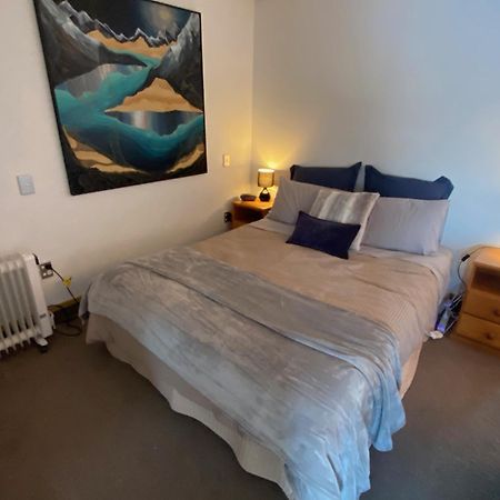 Comfortable Mountain View Studio Куийнстаун Екстериор снимка
