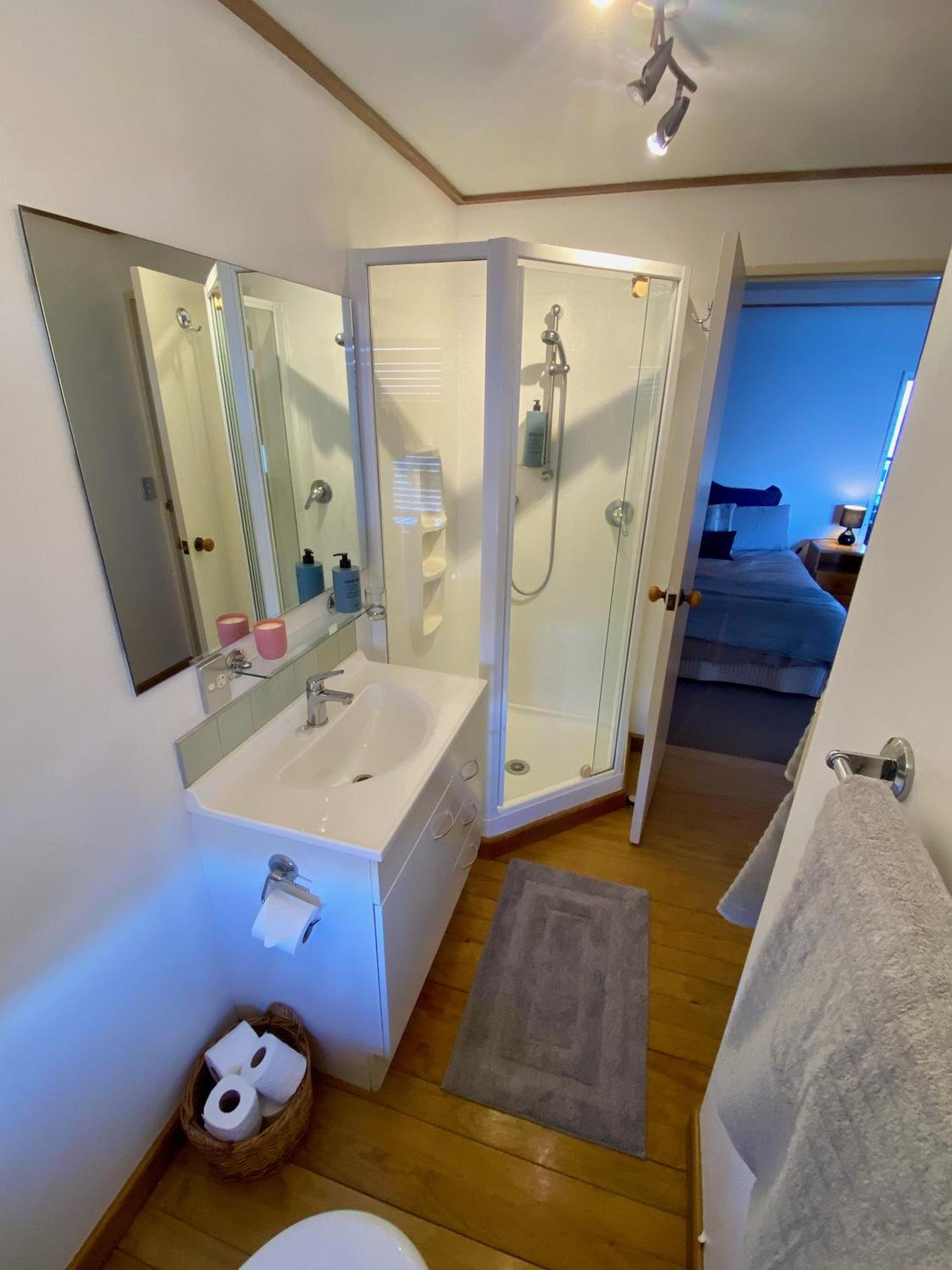 Comfortable Mountain View Studio Куийнстаун Екстериор снимка