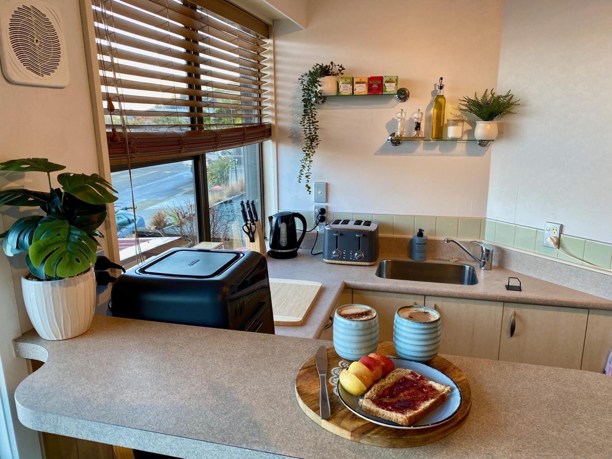 Comfortable Mountain View Studio Куийнстаун Екстериор снимка